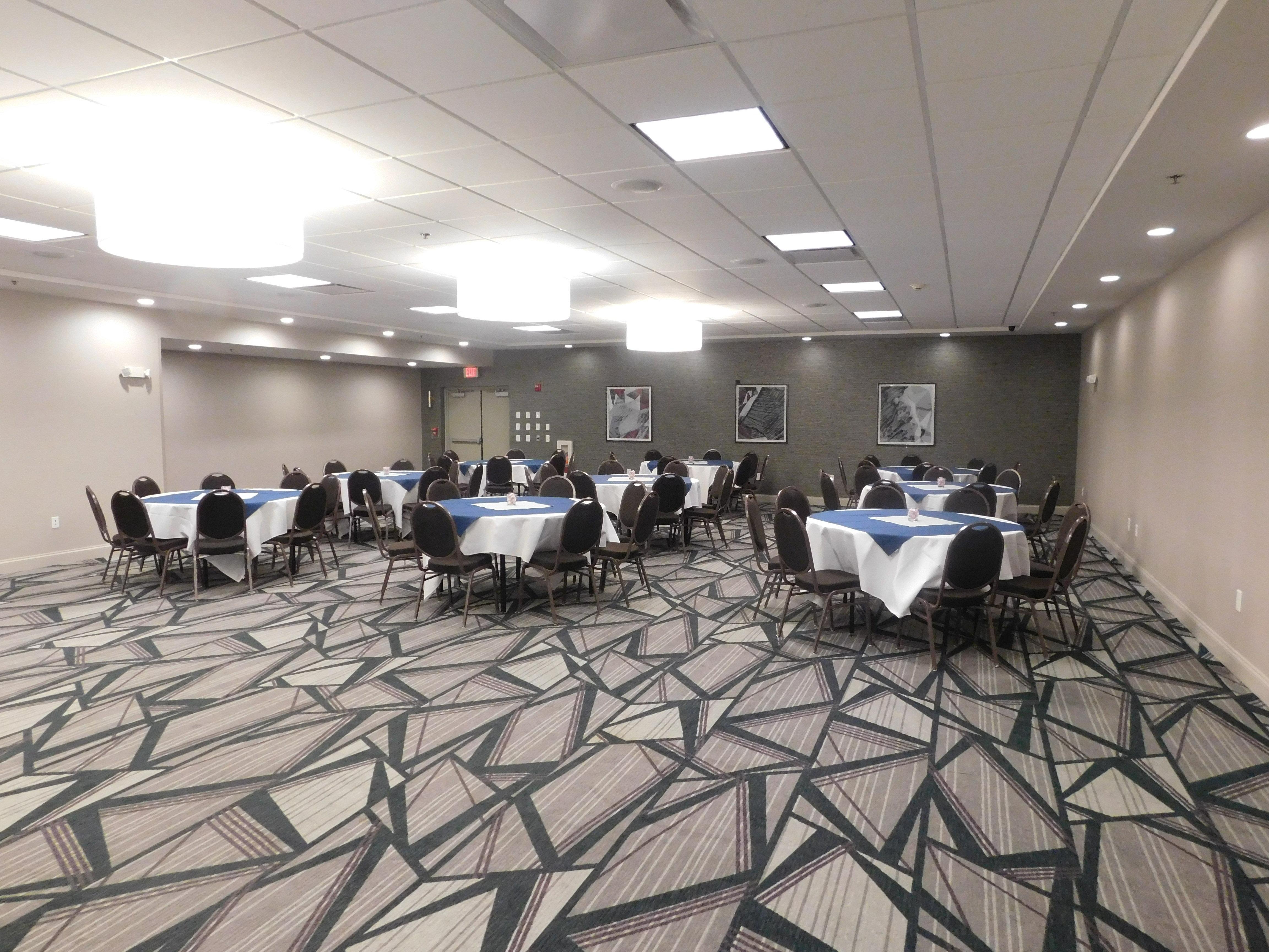 Holiday Inn Hotel & Suites Rochester - Marketplace By Ihg Экстерьер фото